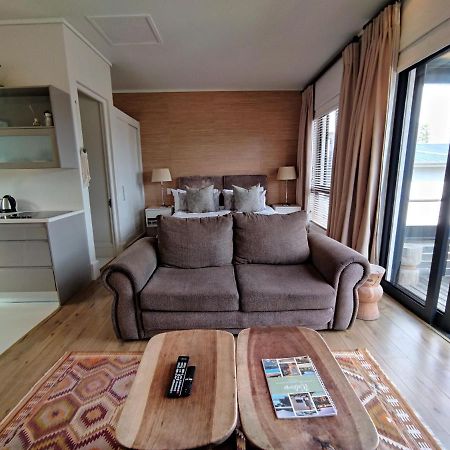 210 Gallery Luxury Studio Apartment Knysna Dış mekan fotoğraf